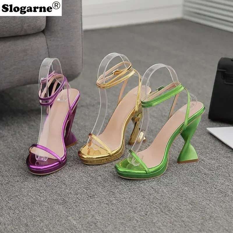 2024 Women High Fashion Pumps Girls Slippers Platform Sandals Summer Shoes Stange Heels Outdoor Gold Slide