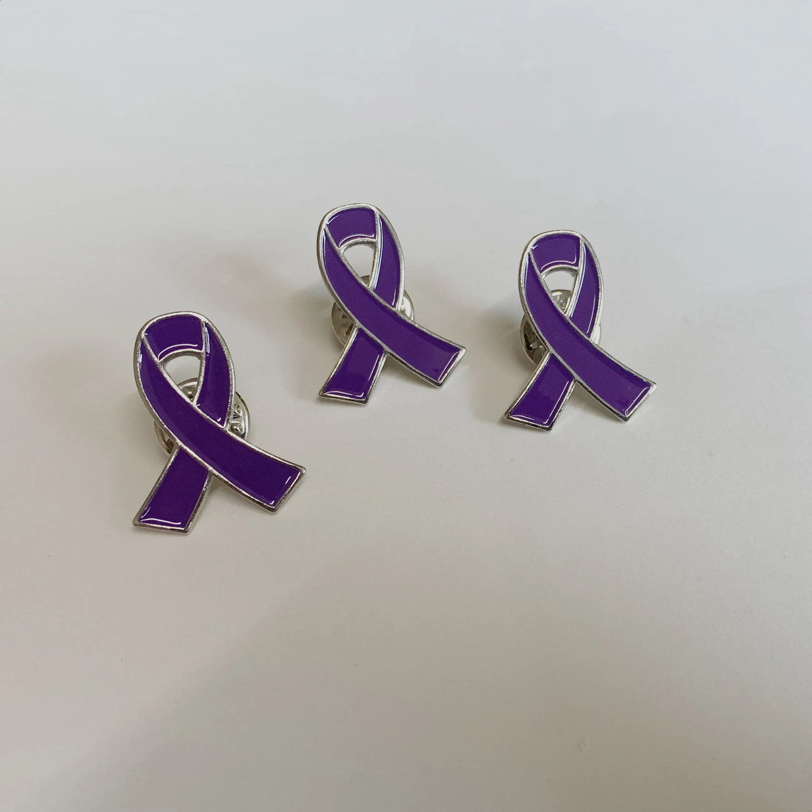 100pcs/lot Multicolor Ribbon brooches Cancer Awareness Ribbon Pin Mental Health Awareness Ribbon Lapel Pins Broochs 250103