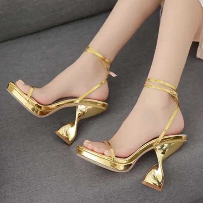 2024 Women High Fashion Pumps Girls Slippers Platform Sandals Summer Shoes Stange Heels Outdoor Gold Slide