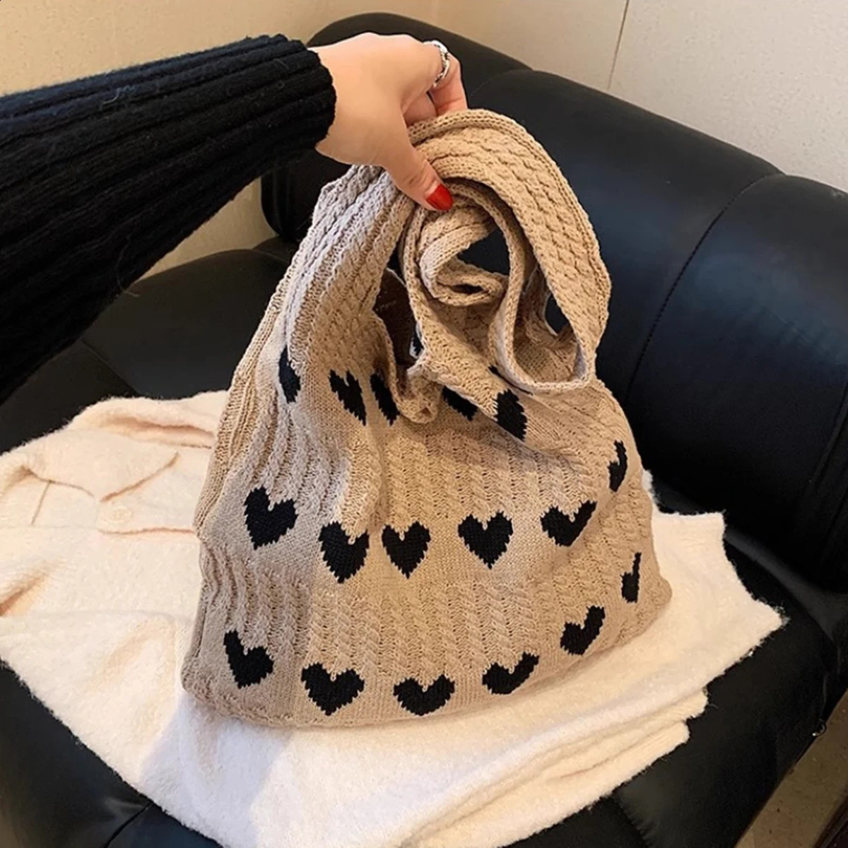 Khaki fashion knitted bag woven love womens small fresh highgrade exquisite wool hand bill shoulder 1 pack 250107