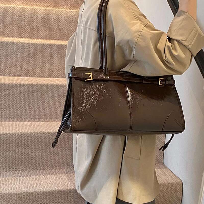 Brand Shiny Underarm For Women New Style High-Grade Soft Leather Crossbody Red Belt Design Commuter Handbag Niche Bag