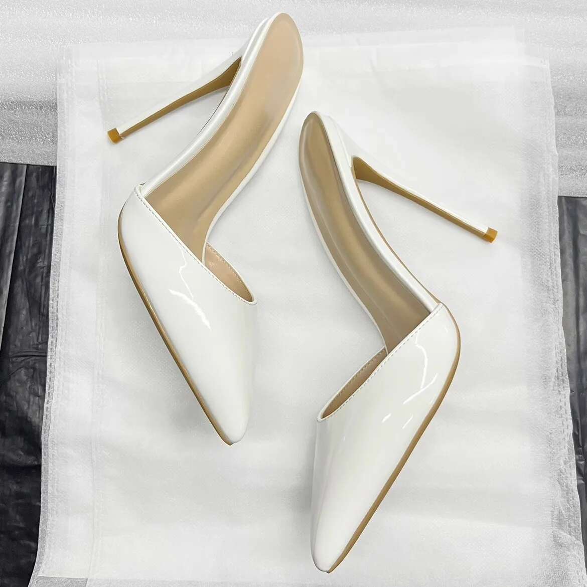 New Pointed 10 Cm Mule For Women With A Distinctive Style, Wearing Ultra High Heel Half Slippers Externally