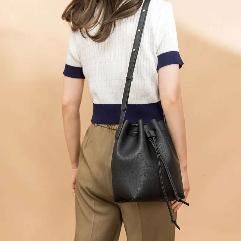 Newest Women Retro Bucket Fashion Commuter Genuine Leather Shoulder Bag Female Large Capacity Messenger Bags