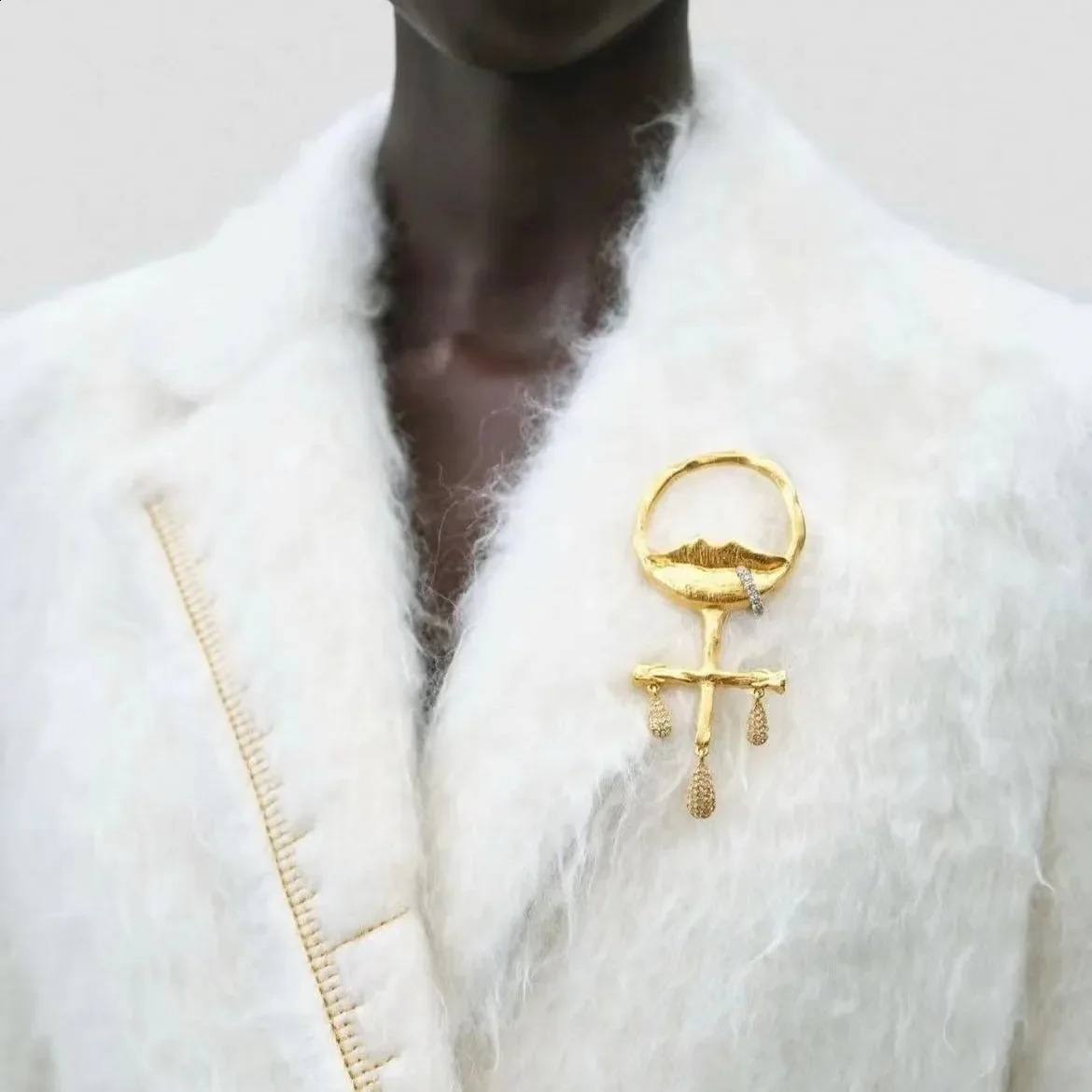 Fashion Trends Literary and Elegant Stars with The Same Facial Features Series Exaggerated Abstract Mouth Rhinestone Brooch 250103