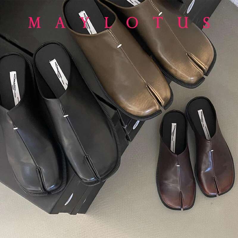 Novelty Split Toe Shoes Woman Ninja Tabi Leather Slides Comfy Mules Femmes Clog Sandals Pettitoes Slippers Women