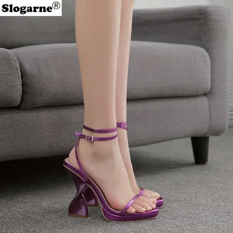 2024 Women High Fashion Pumps Girls Slippers Platform Sandals Summer Shoes Stange Heels Outdoor Gold Slide