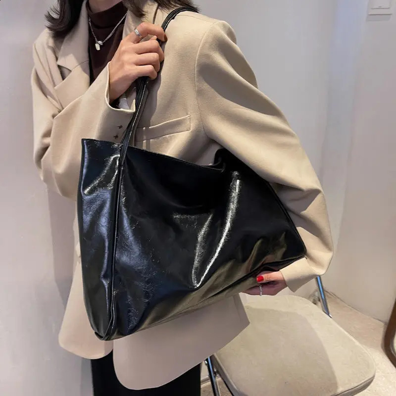 Ladies Fashion Large Bag Womens Bag Oil Leather Hundred Handbag Large Capacity Shoulder Bag Girls Tote Bag 250106