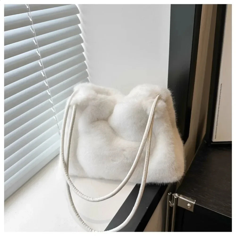 Fashion Plush Winter Bucket Womens Bag Solid Color Casual Generous Comfortable High-end Versatile Handbag Shoulder 250106