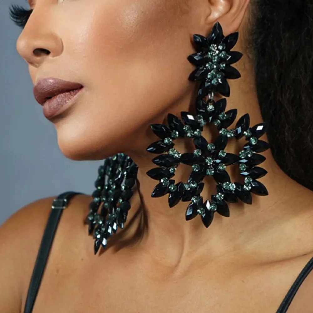 Black Exaggerated Flower Earrings Hollow Banquet Earrings Elegant Womens Large Water Diamond Pendant Earrings Christmas Gift 250110