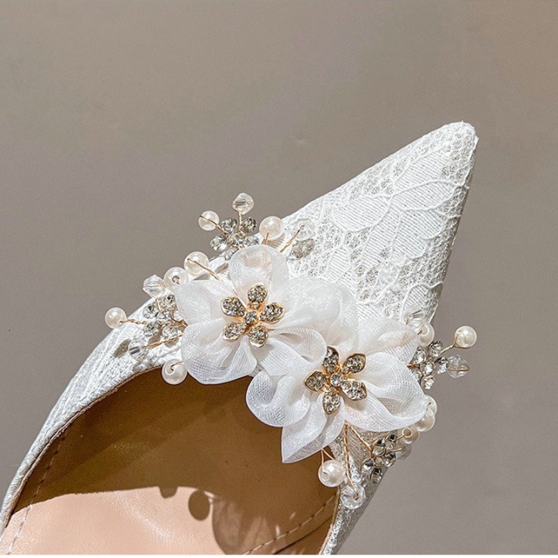 2024 European Summer Sandals Thin Heel Pointed Toe High Heels Fashion White Wer Wedding Shoes Bridesmaid Pumps