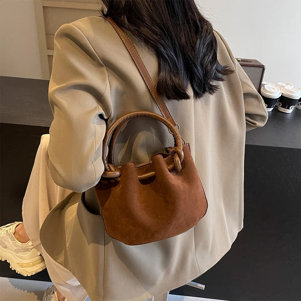 Women Retro Top Handle Bag PU Leather Crossbody Bags Shoulder Bag Lady Handbags Purses Fashion Versatile Bucket Bag Sling Bag 250106
