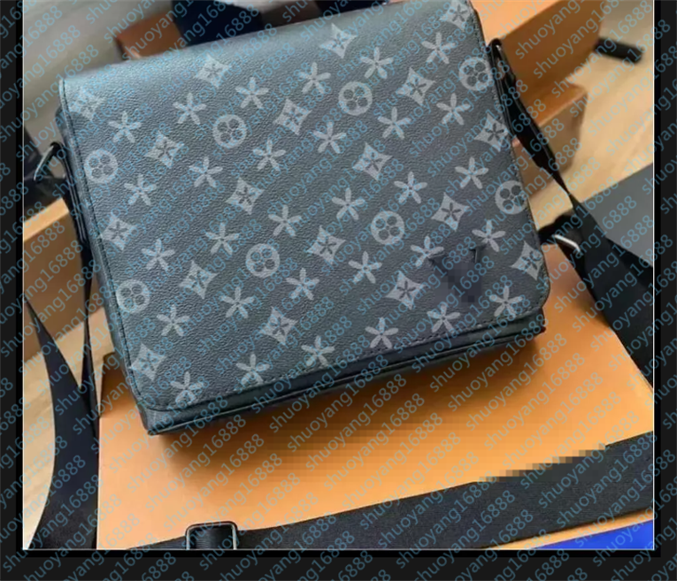 Totes Designer Handbags Bags Shoulders Bag Mens trio outdoor Luxury Designers Bag Handbags Men Leather Outdoor Messenger Bag