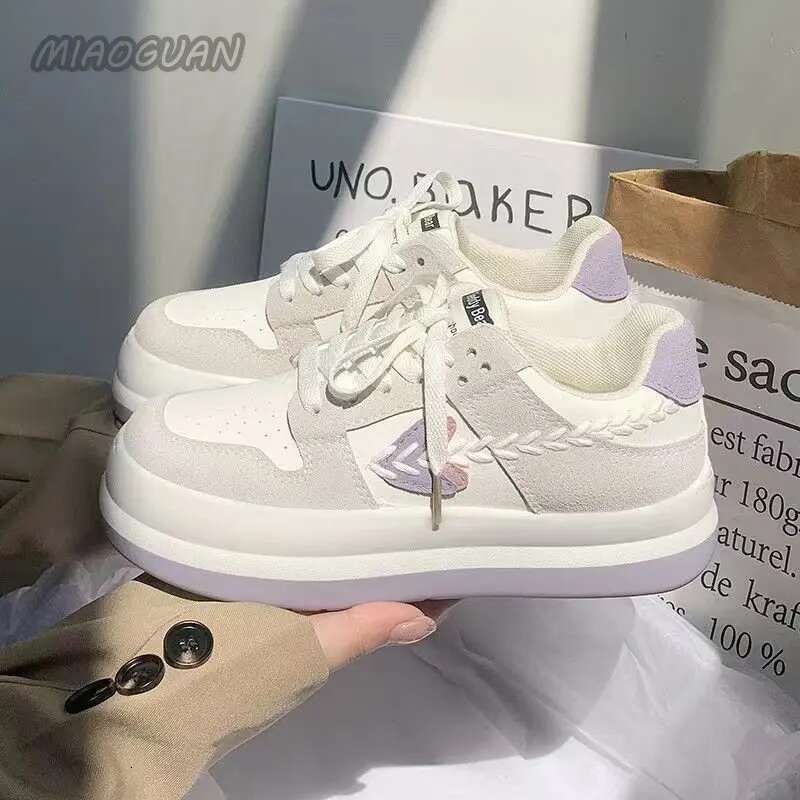 2025 New Thick Soled Vulcanized Women's Heart-shaped Ice Skating Shoes, Casual Flat Shoes, Sports Shoes, Women's Fashionable And Comfortable