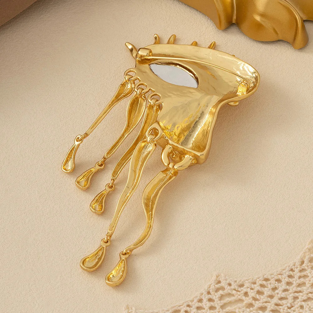 Women Men Vintage Devils Eye Brooch Pins Exaggerated Trendy Style d Pearl Tassels Badge Jewelry Gifts High Quality 250103