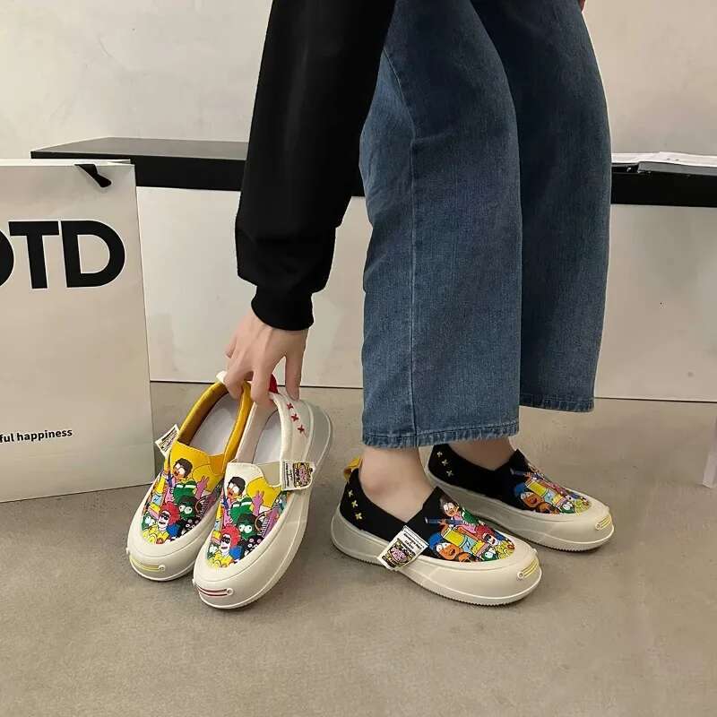 Women Platform Vulcanized 2025 New Woman Thick Sole Canvas Loafers Fashion Graffiti Sneakers Outdoor Flats Sports Shoes