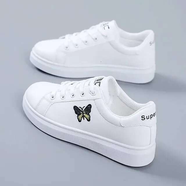 2025 Spring Women's Casual Soft Bottom Anti-slip Board Shoes Lightweight Sports Small White