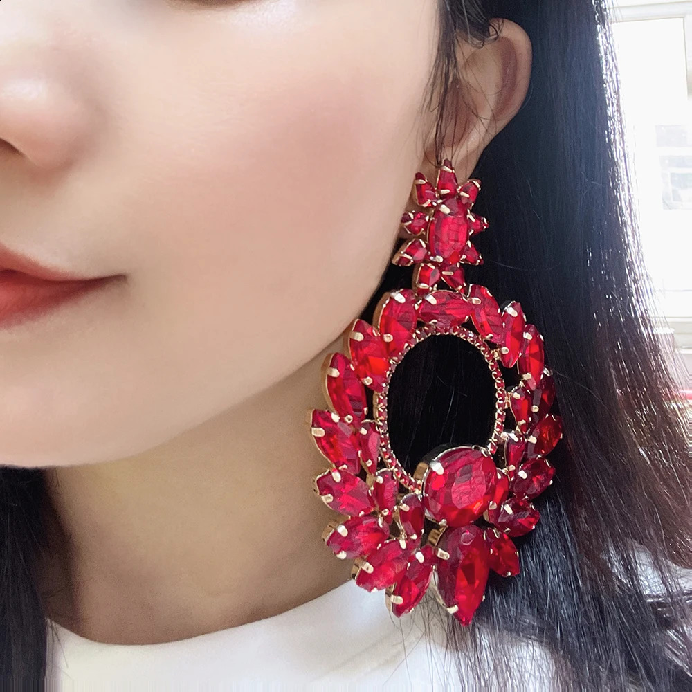 High Quality Declaration Earrings Large Round Bright Pendant Womens Earrings Water Diamond Fashion Jewelry Wedding Evening Dress 250110