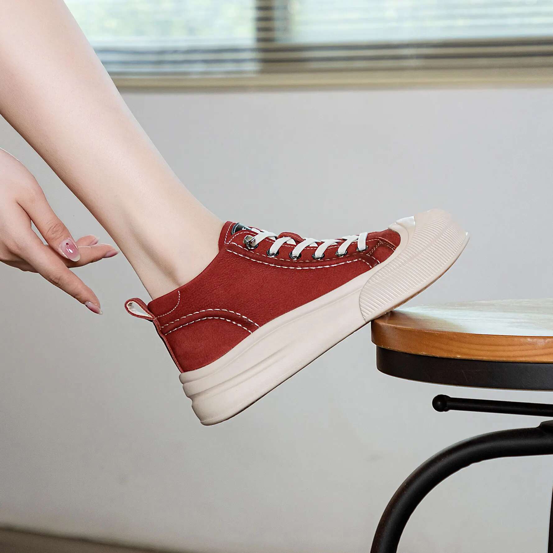 2025 New Women's Genuine Leather Sports Shoes Designer Autumn Thick Bottom Leisure Platform Ankle Boots Outdoor Women's High Top Vulcanized 