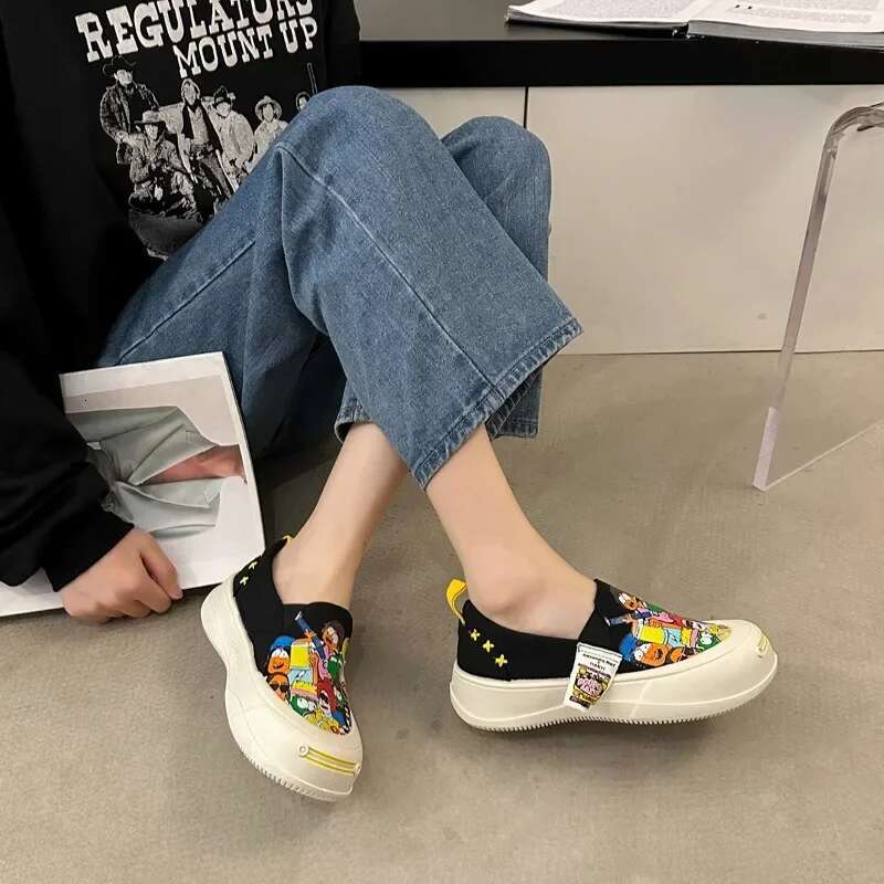 Women Platform Vulcanized 2025 New Woman Thick Sole Canvas Loafers Fashion Graffiti Sneakers Outdoor Flats Sports Shoes