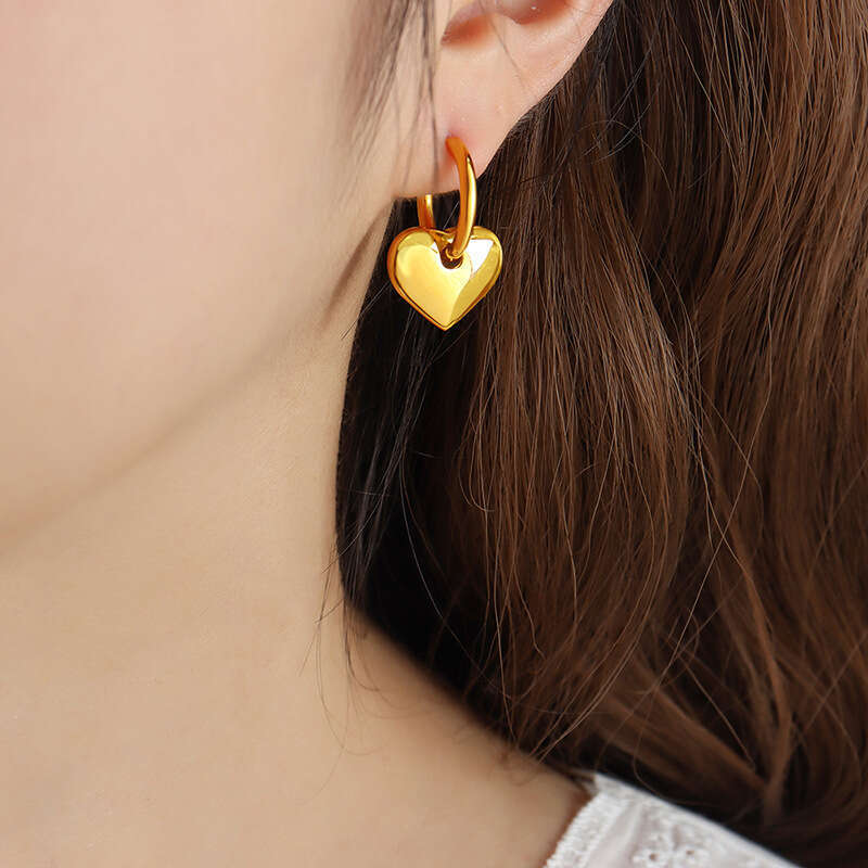 Stainless steel ear rings, gold heart-shaped pendant earrings, fashionable and personalized women's earrings