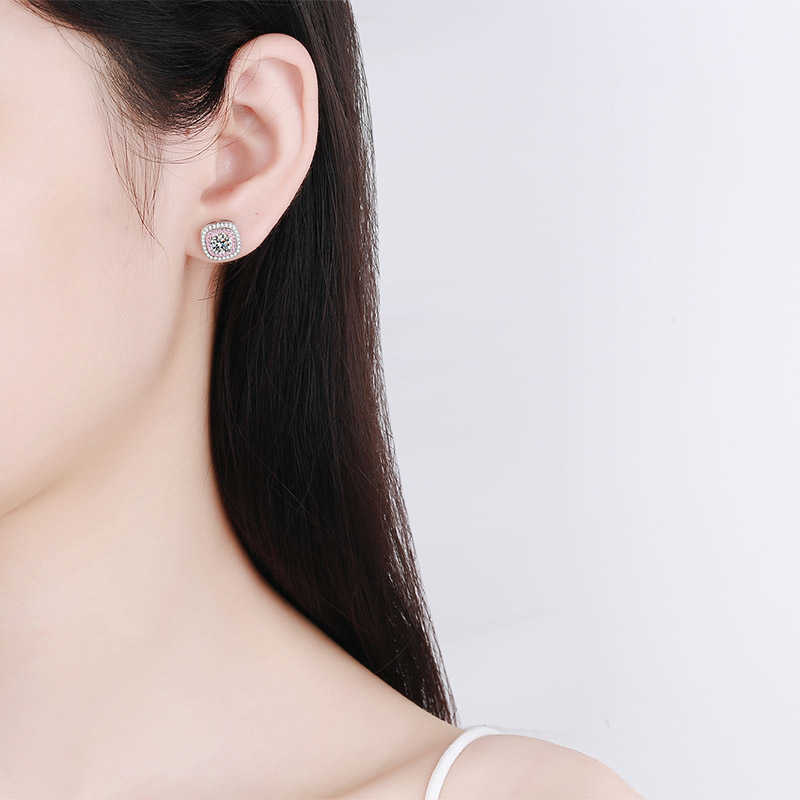 High quality exquisite jewelry wholesale S925 sterling silver Stud earrings plated two-color 1CT moissanite earrings for women