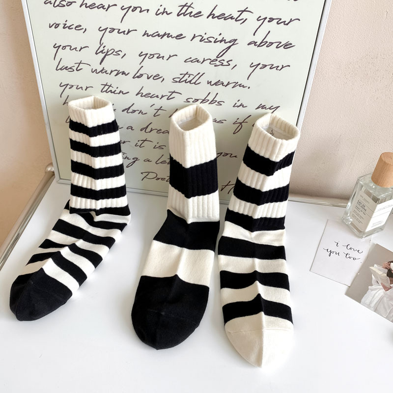 5 Pairs Of Women's Black And White Striped Socks Set Minimalist Style Embroidered Pentagram Women's Sports Socks Cotton Socks