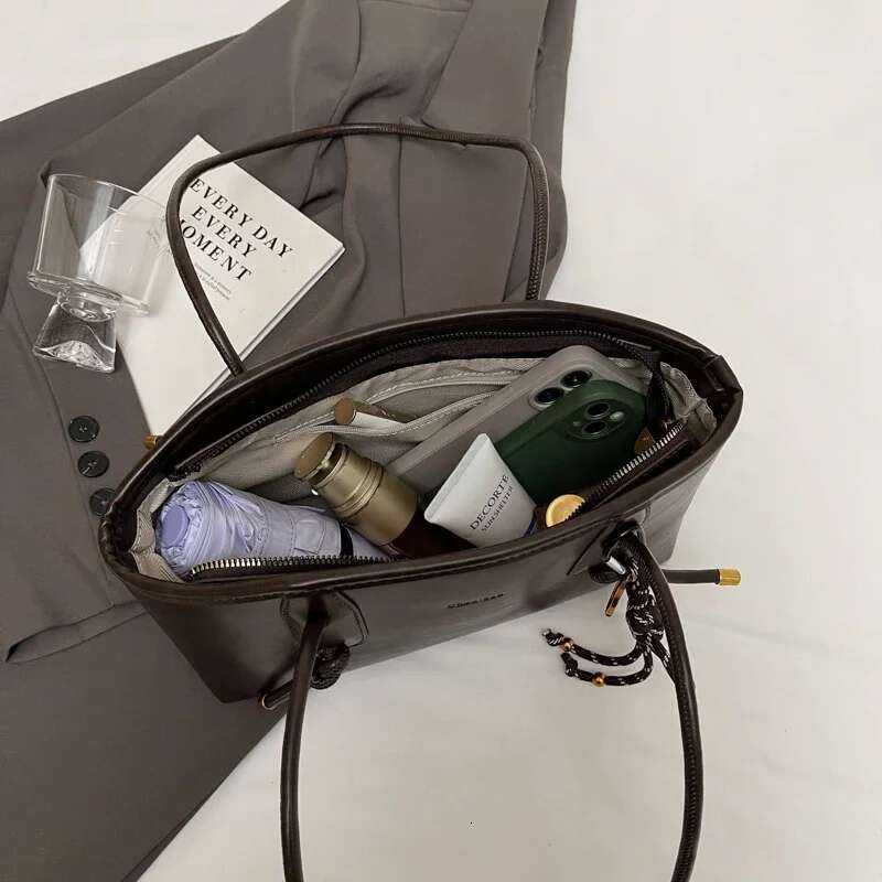 LEFTSIDE PU Leather Shoulder Bags For Women Winter Y2k Trend Female Crossbody Lady Handbags And Purses Retro Tote Bag