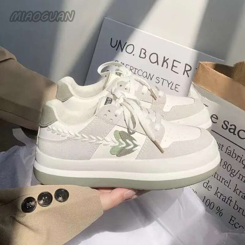2025 New Thick Soled Vulcanized Women's Heart-shaped Ice Skating Shoes, Casual Flat Shoes, Sports Shoes, Women's Fashionable And Comfortable