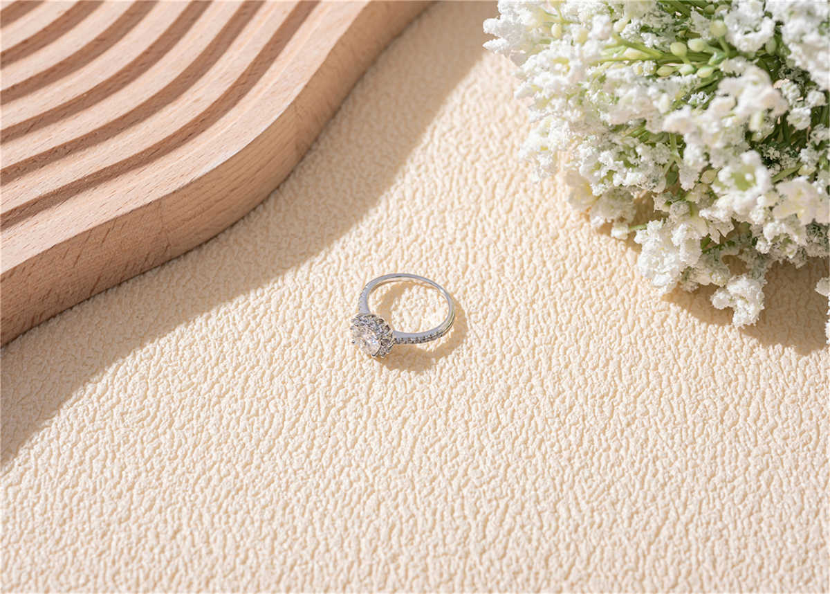 Fashion Silver Plated Zircon Claw Setting Trendy D White Moissanite Diamond Shape Cut Rings For Women