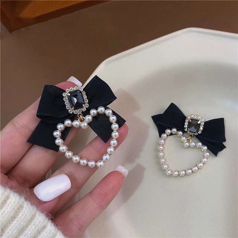 Korean trend 925 silver needle black bow square crystal pendant earrings suitable for women elegant pearl heart jewelry gifts 250110