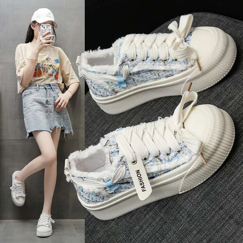 Outdoor Casual White Shoes For Women In Autumn And Winter 2025 Fashionable Thick Soled Big Toe Bread Shoes Designer Canvas Board Shoes