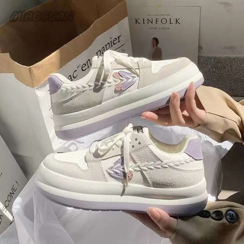 2025 New Thick Soled Vulcanized Women's Heart-shaped Ice Skating Shoes, Casual Flat Shoes, Sports Shoes, Women's Fashionable And Comfortable