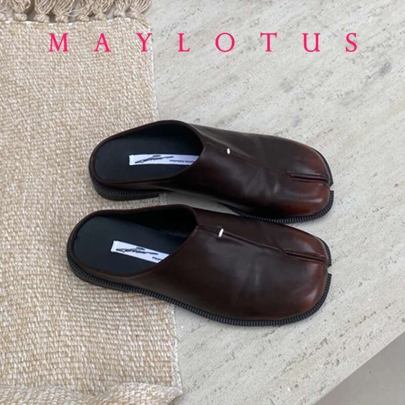 Novelty Split Toe Shoes Woman Ninja Tabi Leather Slides Comfy Mules Femmes Clog Sandals Pettitoes Slippers Women