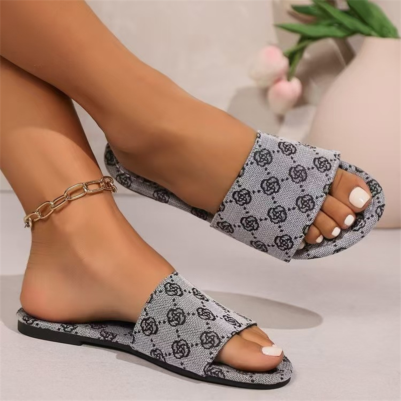 hot free shipping designer Sandals for woman 2025 new Minimalist Vintage Classics breathable and fashionable Daily Outfit flat