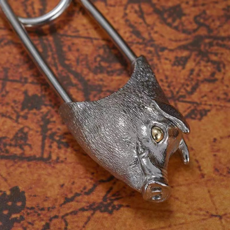 Retro Brass pig shape Brooch pighead Pin Animal series Pendant Key Chain Bag Hanging Exquisite Handmade Accessories 250103