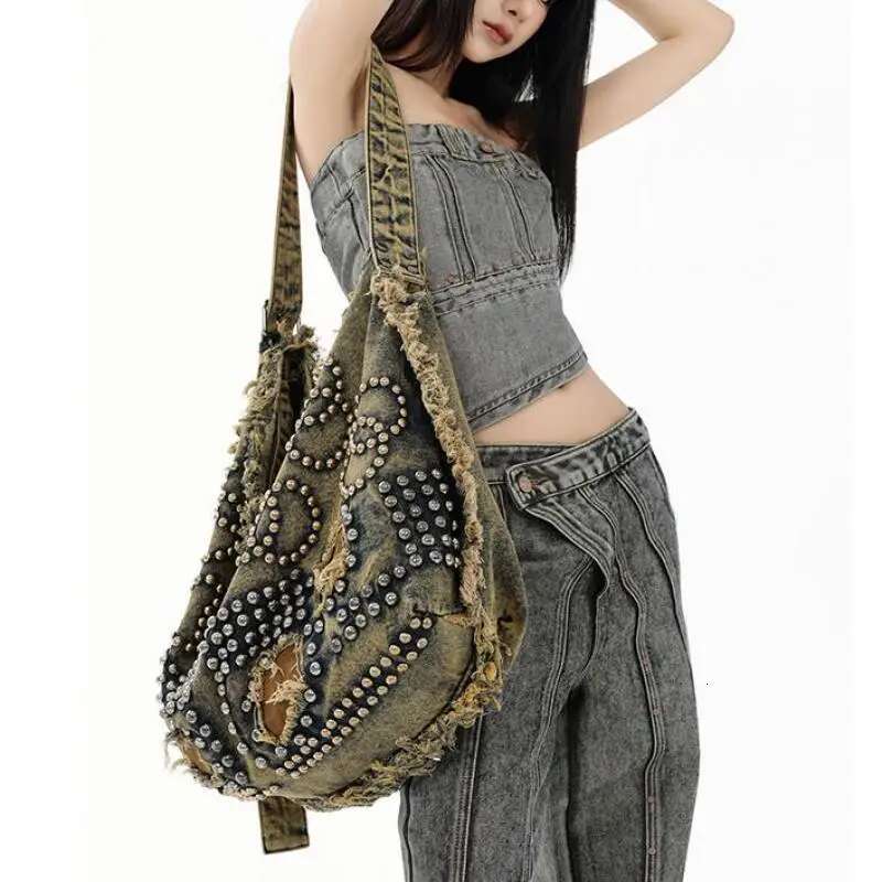European/American Retro Denim Pleated Fringe Edge Rivet Shoulder With Personalized Fashion And Large Capacity Crossbody Bag