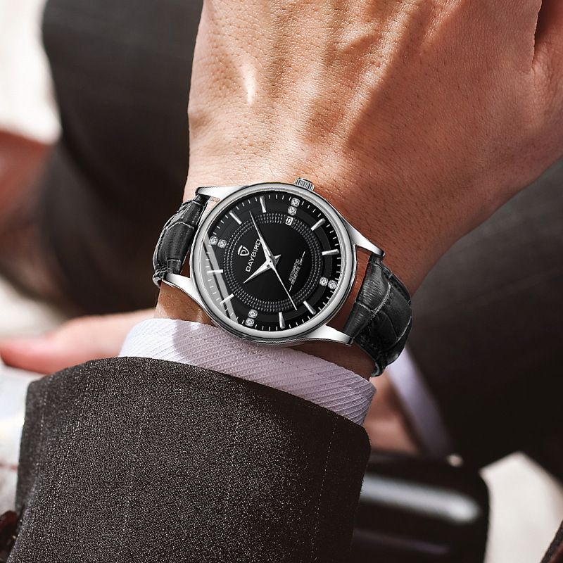 Newly designed women's watch Stylish Men's Watch with Automatic Movement and Night Glow Feature