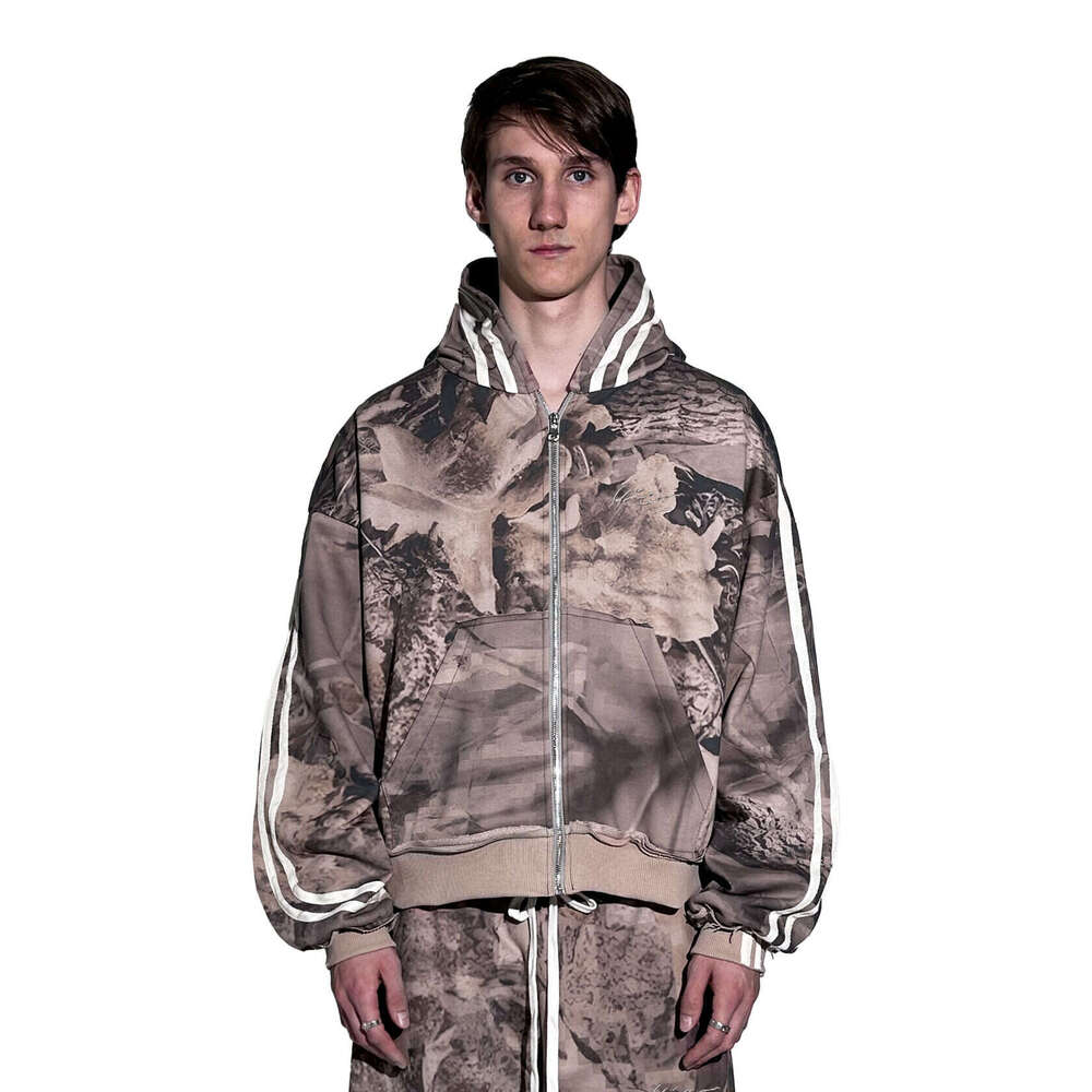 American Vibe style sports leisure high fashion, cool stylish, bright color, side stripes, lazy and casual, explosive street top