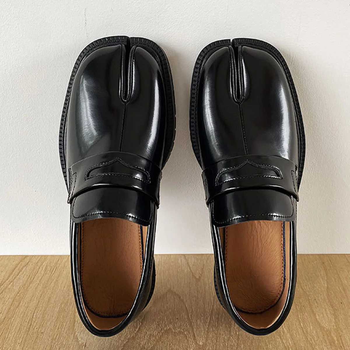 Tabi Loafers Split Toe Thick Sole Platform Casual Leather Spring Summer Fi Mens Shoes Size 38-46XJ250113