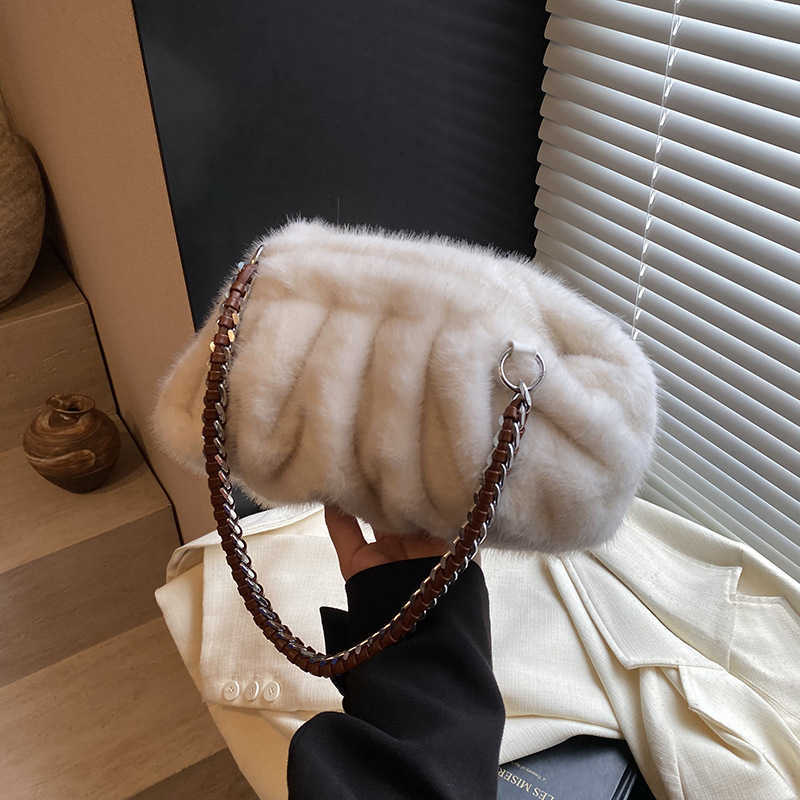 Autumn and Winter Plush Bag for Women 2024 New Korean Edition Fashion Folded Shoulder Instagram Internet Celebrity Western Style Versatile Cloud 25011