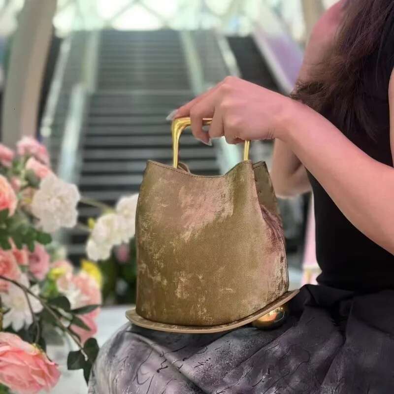 Designer Bucket Women High Quality Silk Leather Metal Handle New In Handbag 2025 Trend Fashion Chic Crossbody Bag