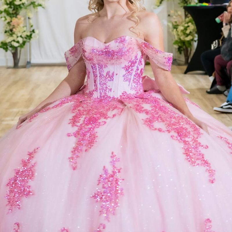 Pink Shiny Quinceanera Dresses Ball Gown Off Shoulder Sequin Appliques Lace Bow Beading Tull Sweet 16 Dress Vestidos 15 De Anos