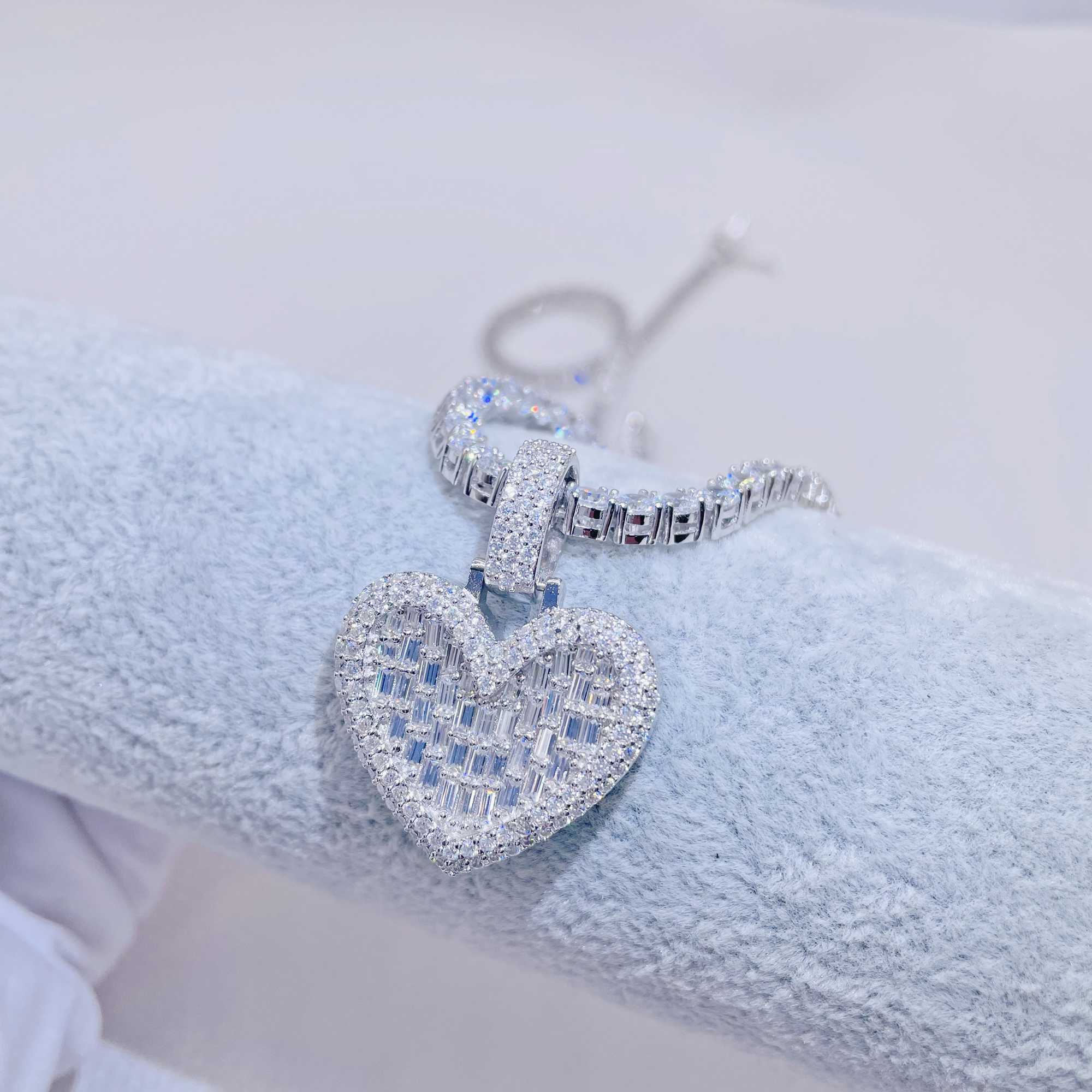 Fashion Jewelry VVS moissanite 925 sterling silver hip hop Iced Out heart Moissanite Pendant for women