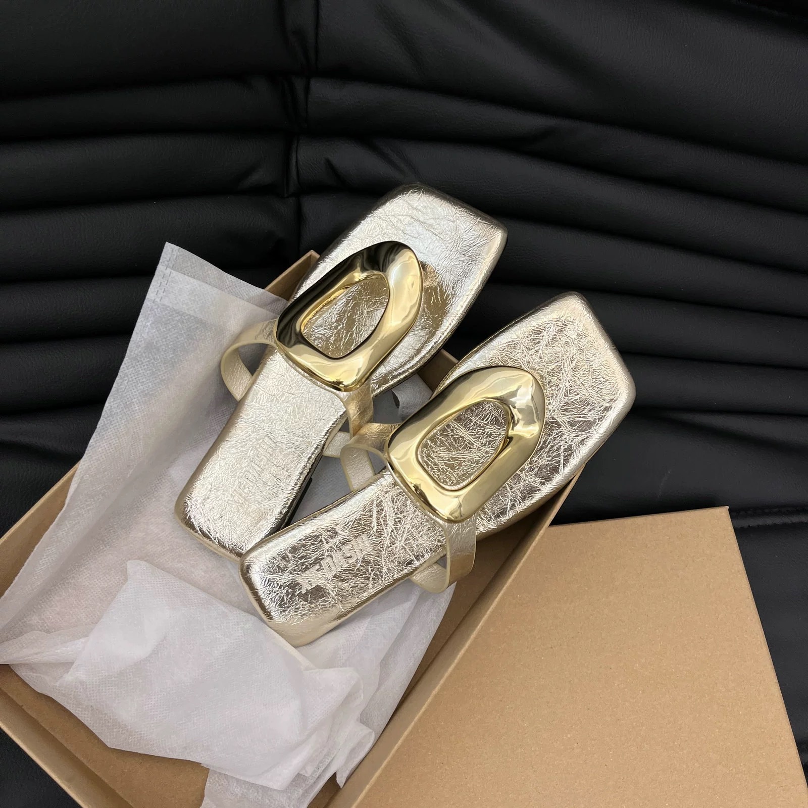 Women Slippers Fashion Simple Design Versatile Plus Size Flip-ps Outdoor NEW hot Wear Triple Black Beige Gold Sier Free shipping