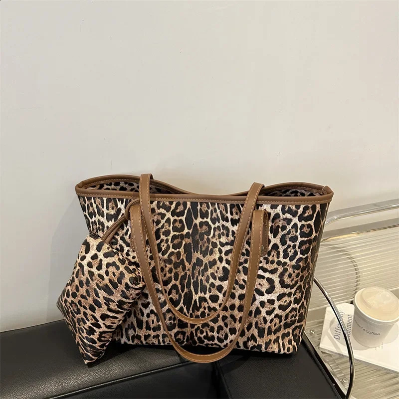 Fashionable Large-capacity Leopard Print Bag Womens Autumn and Winter Soft-faced Casual Child and Mother Shoulder Tote Bag 250106