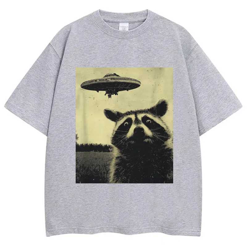 Raccoon Selfie UFO Funny Print T Shirt Men Women Novelty T Shirts 100% Cotton Oversized Casual Summer O-Neck T-shirts Streetwear X250113