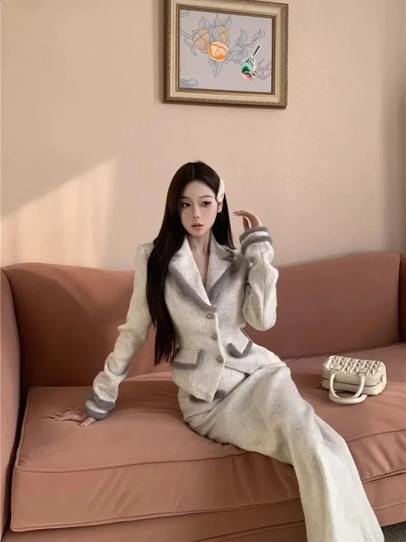 Womans Autumn and Winter Small Fragrant Woolen Suit Jacket Skirt Retro Contrast Waist Coat Overskirt Two-piece 250113