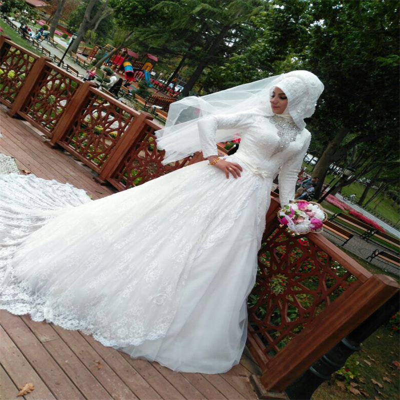 Luxury Muslim Wedding Dress 2025 Saudi Arabic Lace Islamic Beaded Crystal Muslimah Bride Dress Romantic Dubai Bridal Dress Women Vestio De Novia
