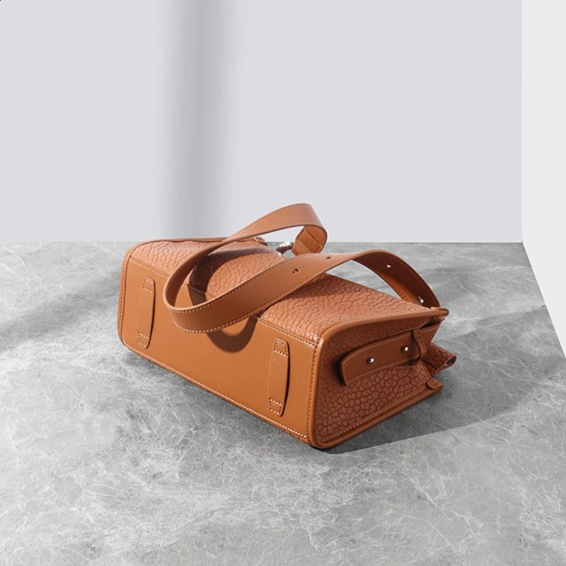 High-quality Womens Genuine Leather Handbag Fashionable Single Shoulder Pillow Bag 2025 Ladies Small Crossbody Bag 250106