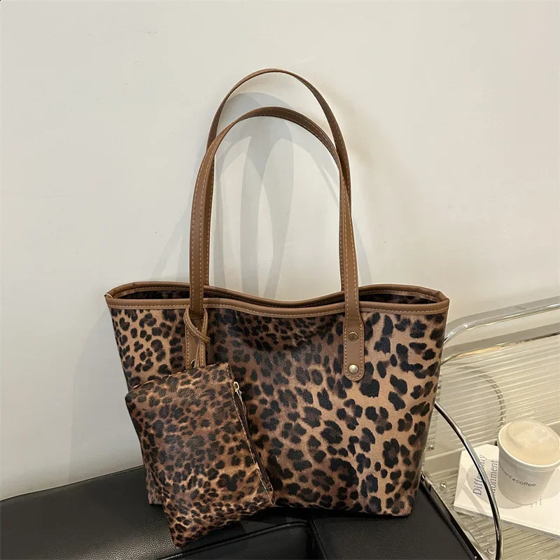 Fashionable Large-capacity Leopard Print Bag Womens Autumn and Winter Soft-faced Casual Child and Mother Shoulder Tote Bag 250106